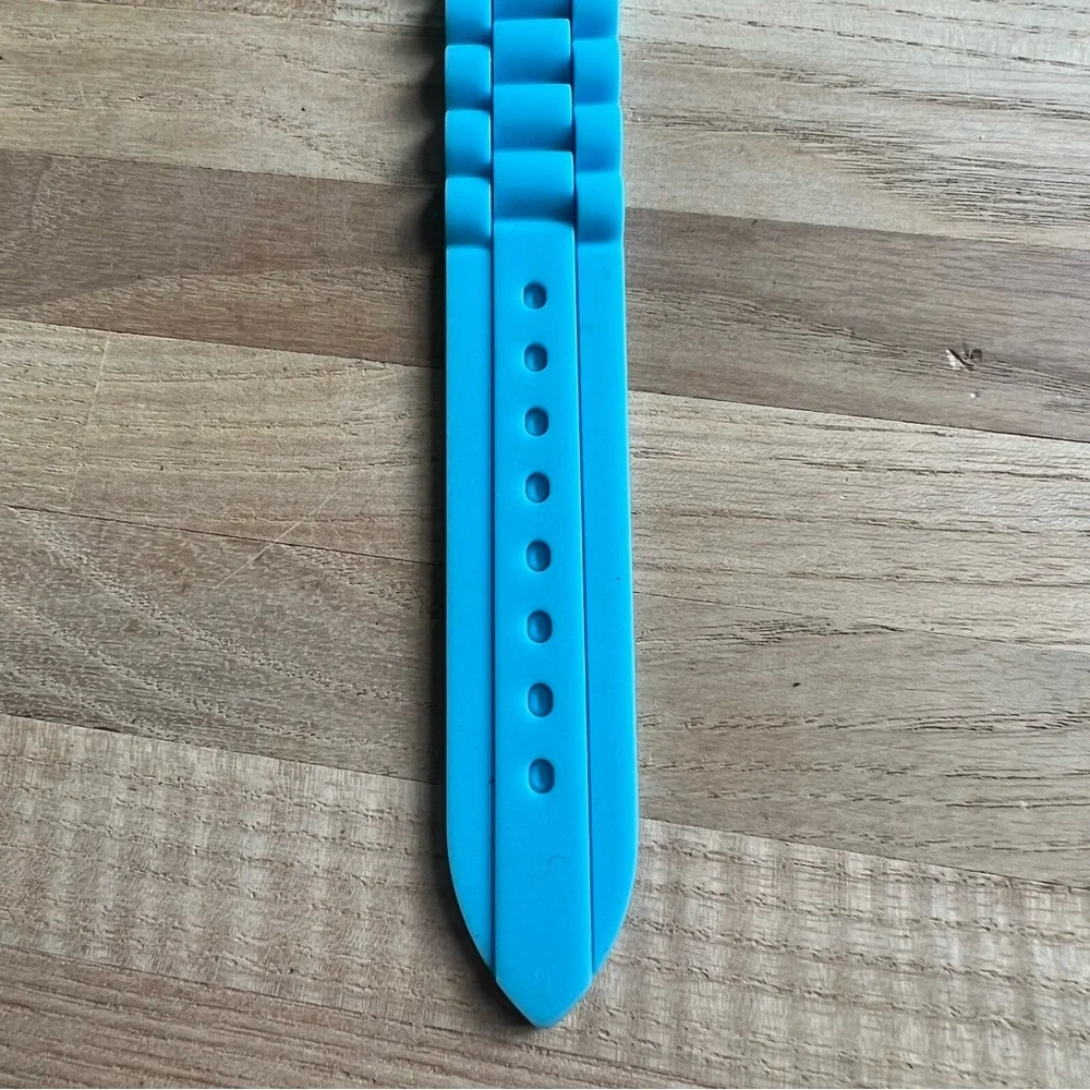 Geneva ladies blue dial silicone rhinestones sporty watch NEW BATTERY